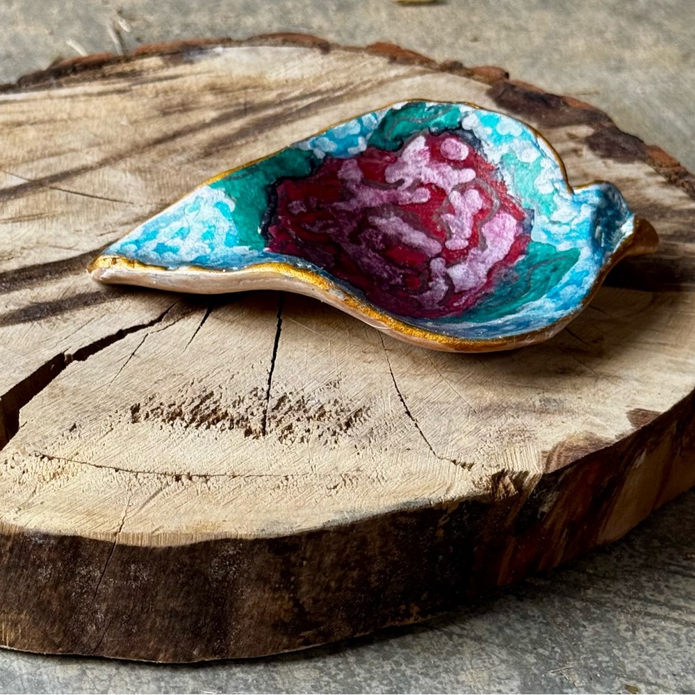 Handcrafted Painted Seashell Dish‎